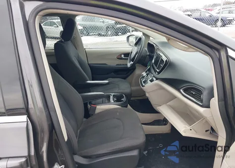 2018 Chrysler Pacifica Touring Plus z USA, uszkodzony, nr VIN 2C4RC1FG2JR101556